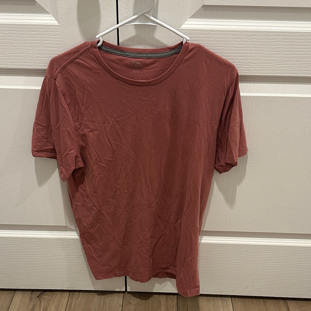 Old Navy Men's Short Sleeve Tee in Rust